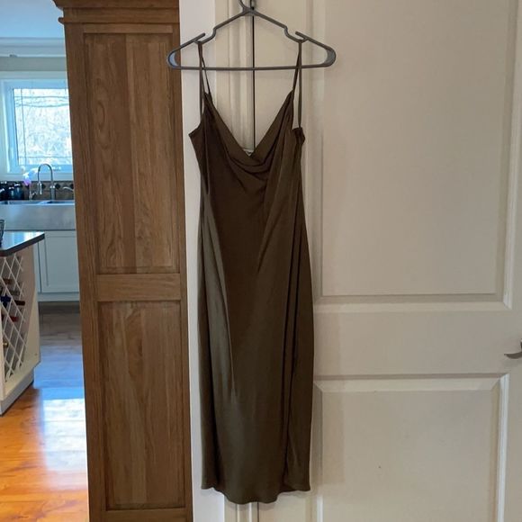 Nwot frame medium green cowl slip dress 2021 - Picture 3 of 9